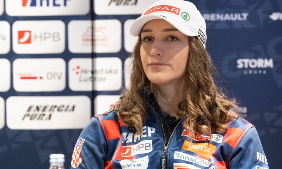 Leona Popović