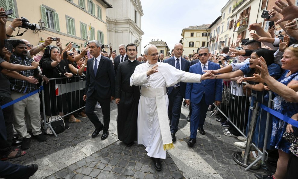 Papa Lav XIV. na prvom angelusu u ljetnoj rezidenciji u Castel Gandolfu