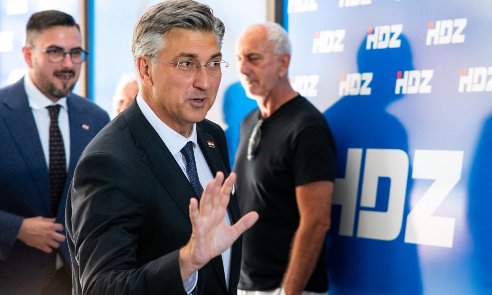 Dolazak na zajedničku sjednicu Predsjedništva i Nacionalnog odbora HDZ-a