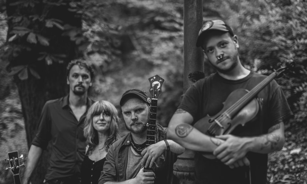 Auld Reekie String Band inspiriran je bogatom tradicijom Old Time američke glazbe