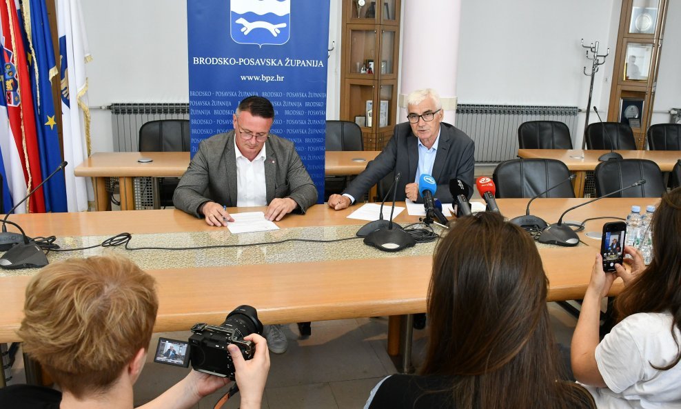 Konferencija za novinare u Slavonskom Brodu