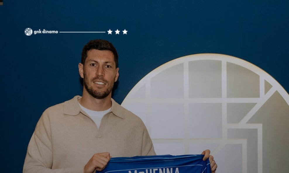 Scott McKenna NK Dinamo