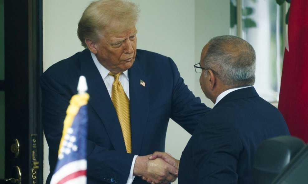 Neobična mrlja na ruci Donalda Trumpa.