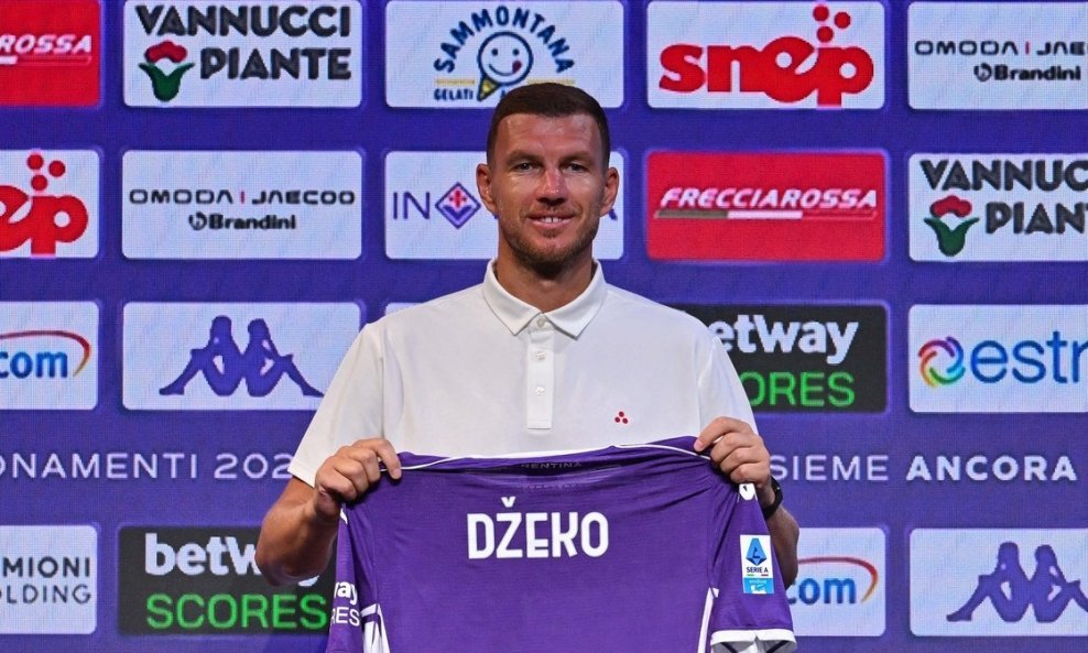 Edin Džeko s dresom bez broja