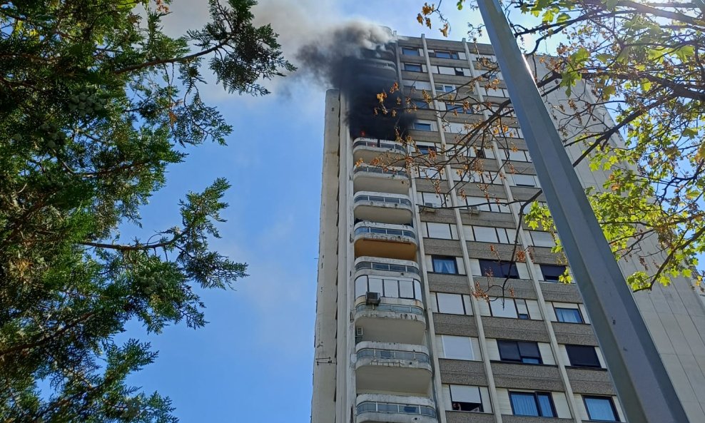 Požar u neboderu u Zagrebu