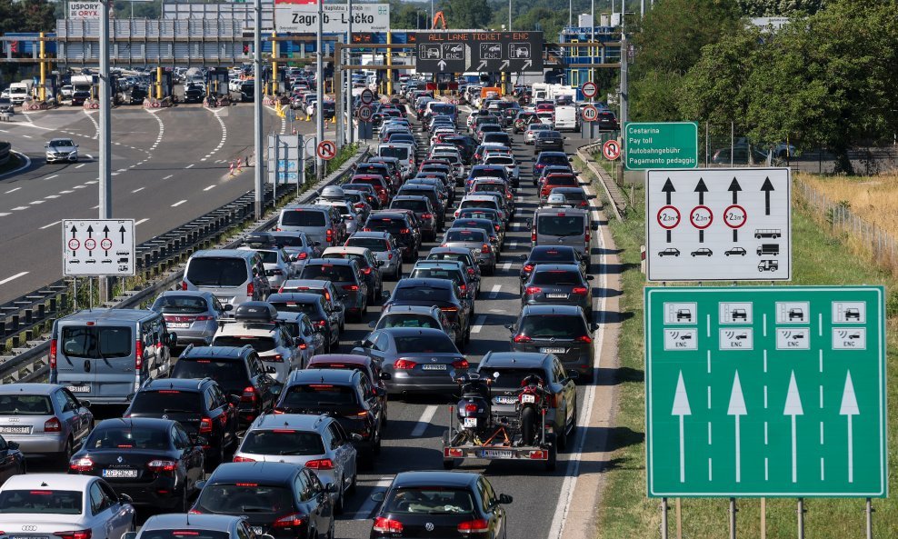 Zagreb: Gužve na naplatnim kućicama u Lučkom prema moru