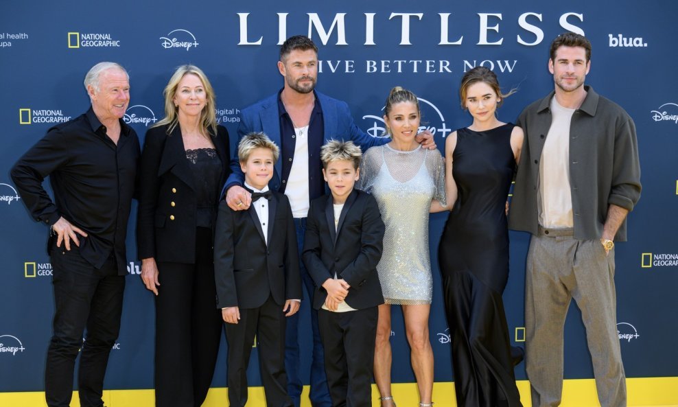 Craig Hemsworth, Leonie Hemsworth, Tristan Hemsworth, Chris Hemsworth, Sasha Hemsworth, Elsa Pataky, Gabriella Brooks, Liam Hemsworth