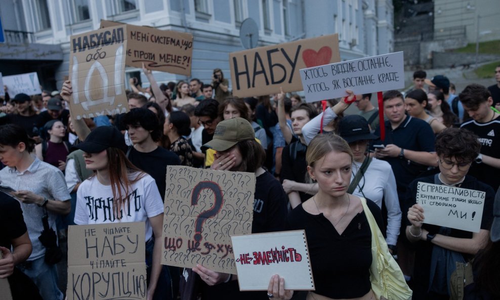 Prosvjednici su izašli na ulice kako bi istaknuli nezadovoljstvo novim antikorupcijskim zakonom