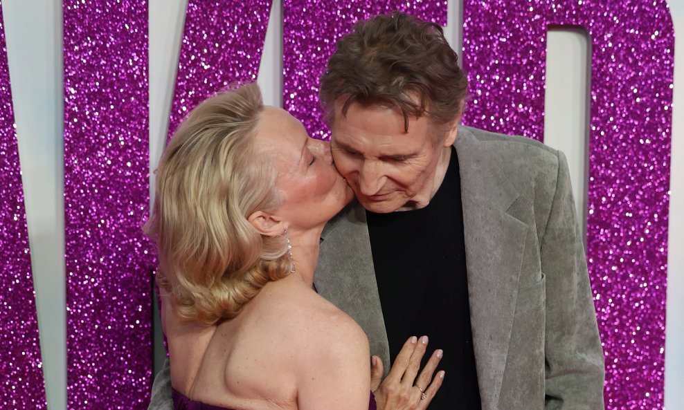 Pamela Anderson i Liam Neeson
