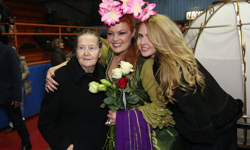 Tereza Begović, Mia Begović i Maja Lena Lopatny