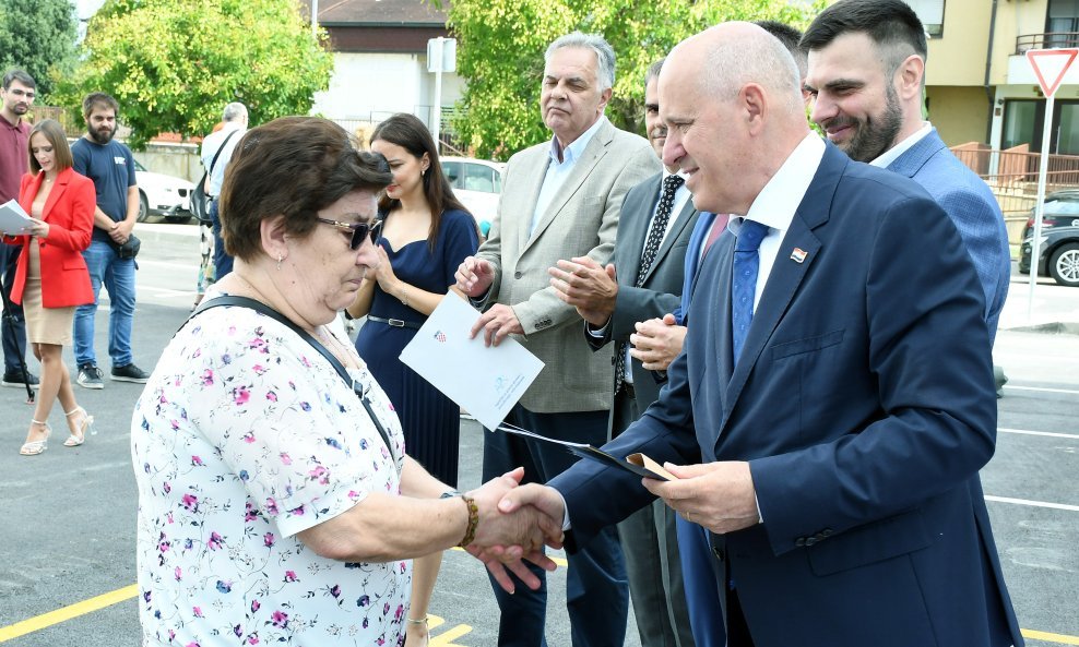Branko Bačić uručio ključeve korisnicima dviju novoizgrađenih višestambenih zgrada