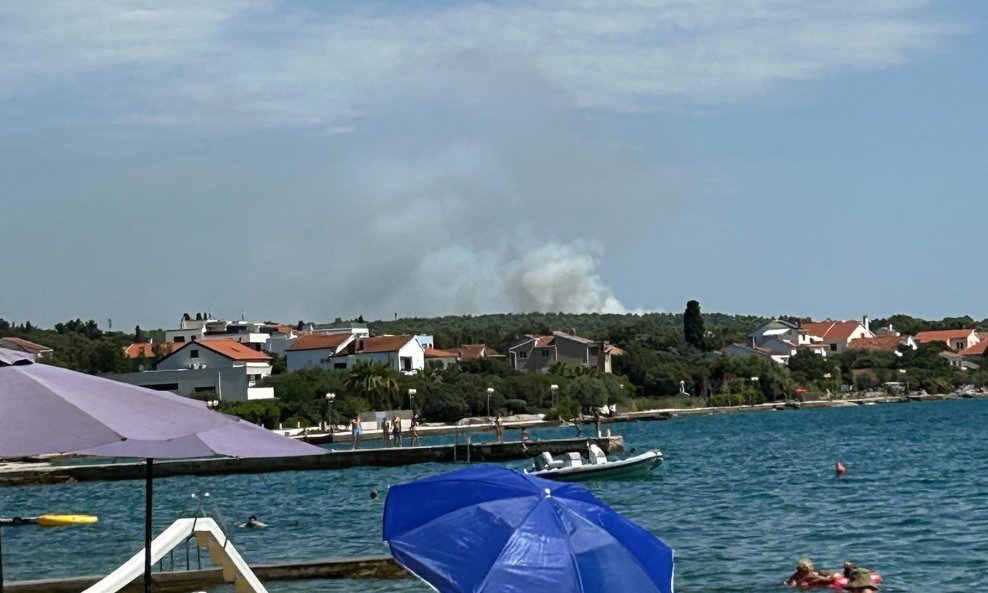 Požar u Diklu snimljen iz Petrčana