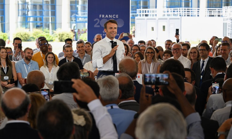 Emmanuel Macron u posjetu tvrtki STMicroelectronics