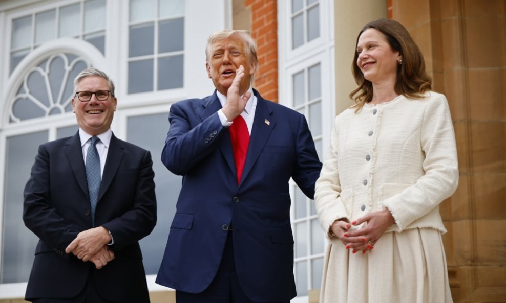 Trump s britanskim premijerom Starmerom