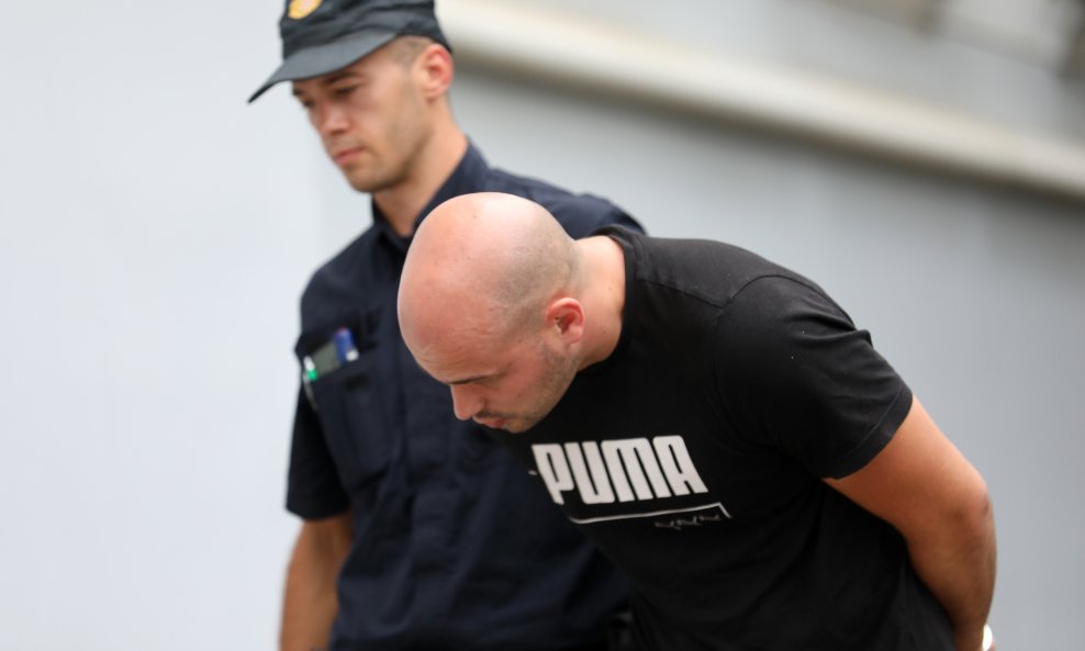 Na pulski Županijski sud privedena trojica osumnjičena za napad na mladog Slovenca u Poreču