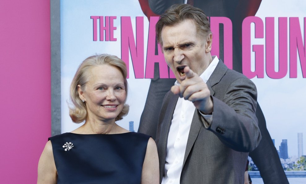 Pamela Anderson i Liam Neeson