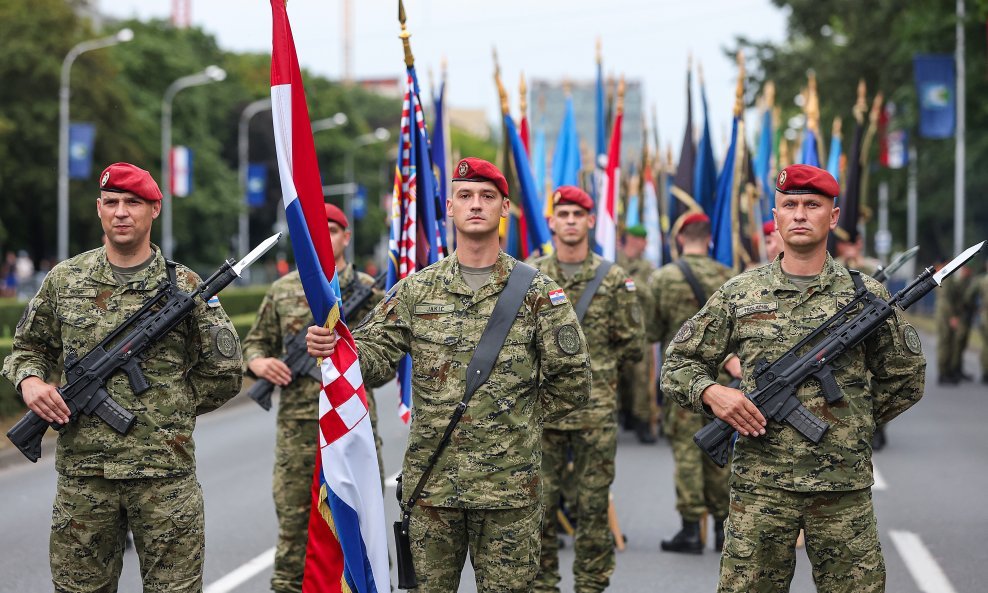 U Zagrebu se danas održava vojni mimohod