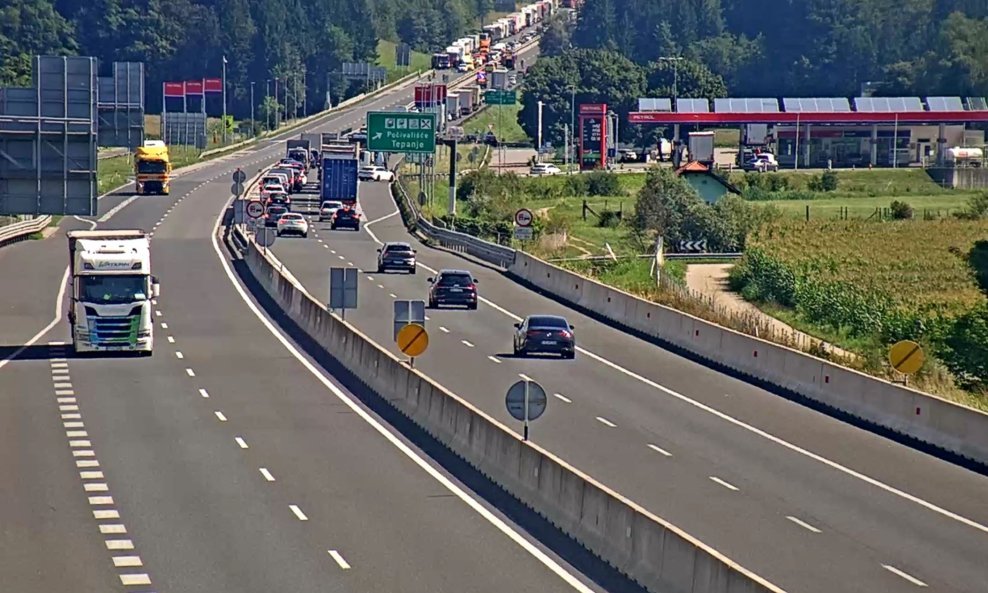 Prometna nesreća na slovenskoj autocesti