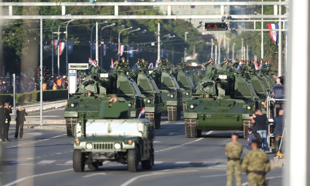 Vojni mimohod u Zagrebu