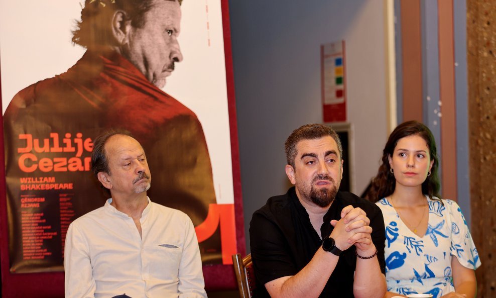 Trpimir Jurkić, Qëndrim Rijani i Karla Leko na konferenciji za medije uoči premijere predstave Julije Cezar