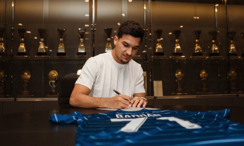 Monsef Bakrar Dinamo