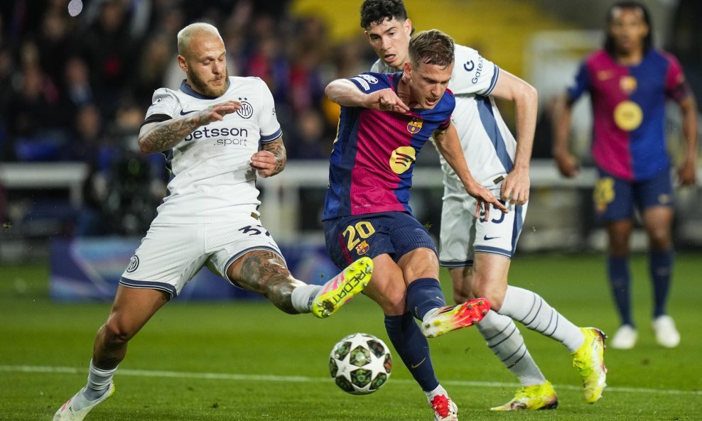 Dani Olmo (s loptom)