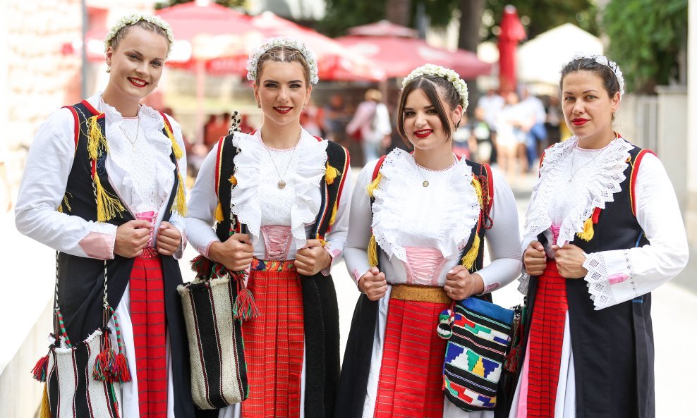 Okupljanje ljudi u Sinju uoči 310. Sinjske alke