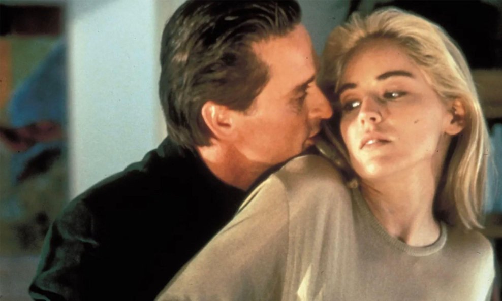 Michael Douglas i Sharon Stone u filmu 'Sirove strasti'