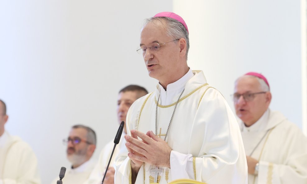 Misno slavlje u Crkvi Gospe Velikog Hrvatskog Krsnog Zavjeta u Kninu