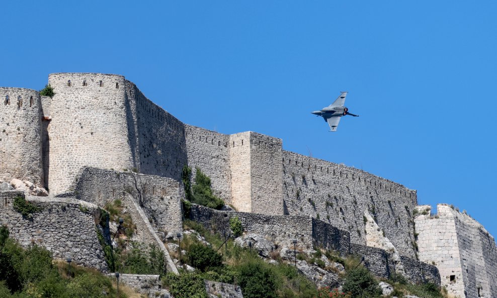 Prelet Rafalea iznad Kninske tvrđave povodom 30. obljetnice VRO Oluja