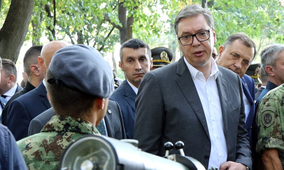 Aleksandar Vučić u čestim je inspekcijama oružane spremnosti srpske vojske