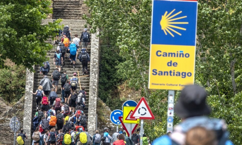 Hrvati tradicionalno hodočaste putem sv. Jakova u Santiago de Compostelu (ilustracija)