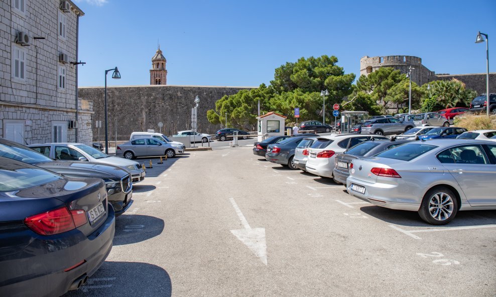 Ilustracija / Parking u Dubrovniku