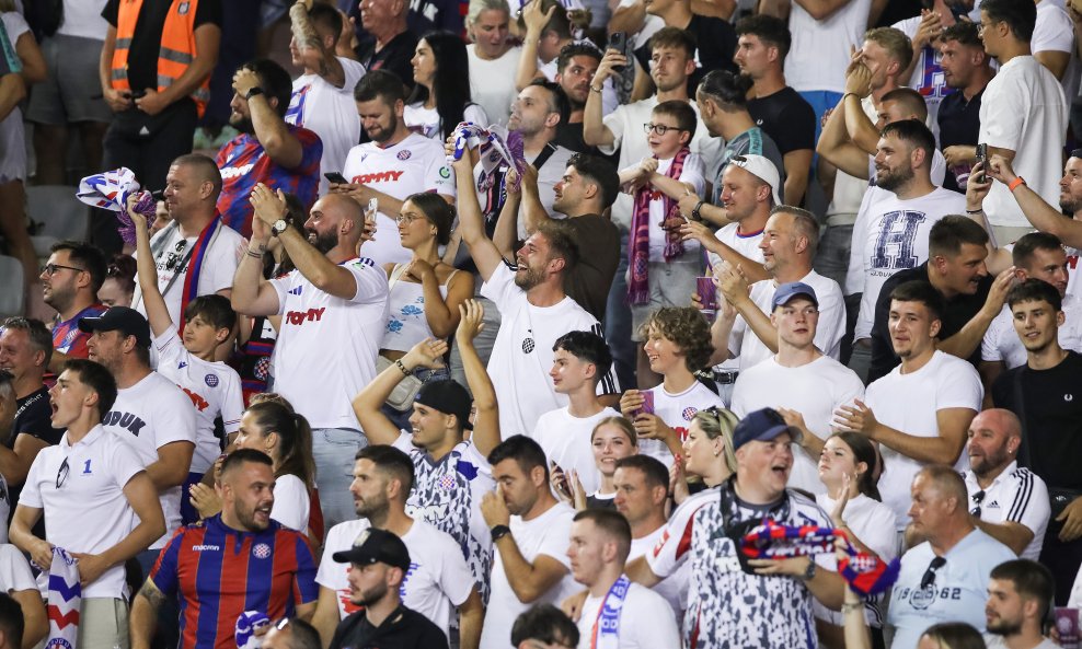 Hajduk - Dinamo Tirana (navijači)