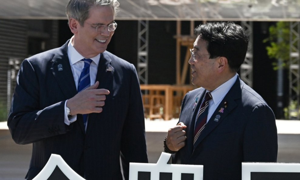 Ryosei Akazawa i Scott Bessent