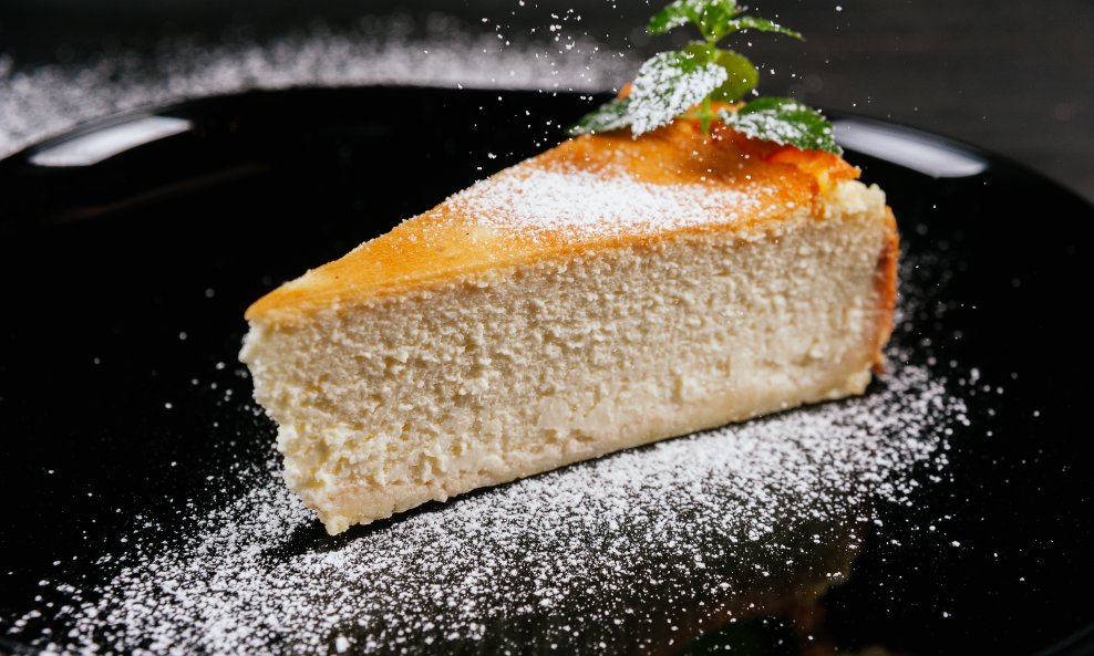 Ricotta i bademi spojeni u jednom desertu savršena su kombinacija,