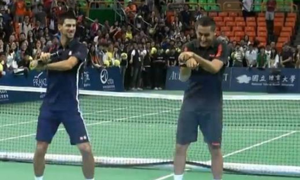 novak đoković pleše 'gangnam style'