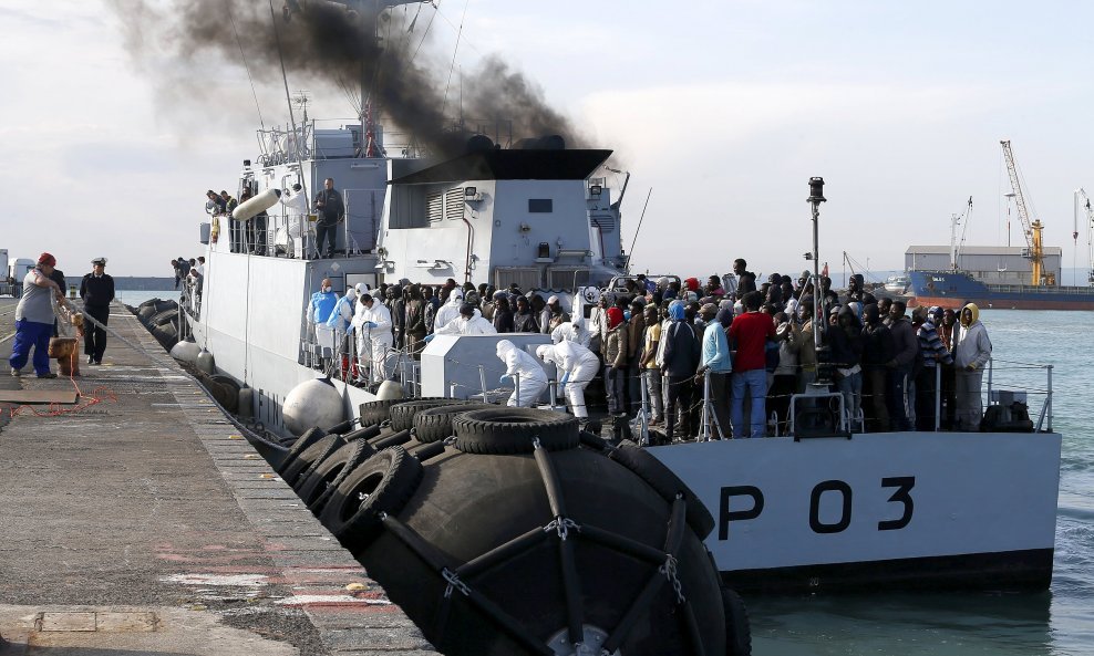 Migrants arrive at the Sicilian harbor of Catania April 23, 2015. Some 220 migrants who were rescued at sea off the coast of Libya on Wednesday were taken to the Sicilian port of Catania early on Thursday. The Italian coast guard said the migrants were tr