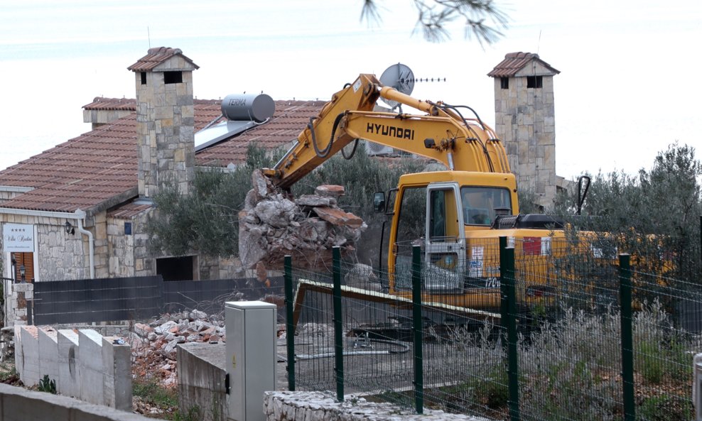Rušenje bespravno sagrađenih objekata