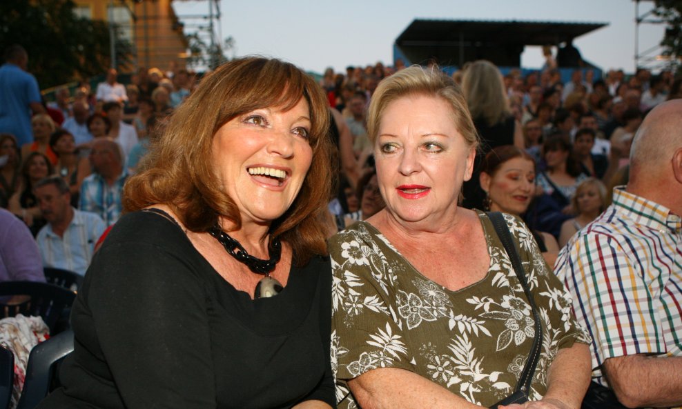 Tereza Kesovija i Gabi Novak