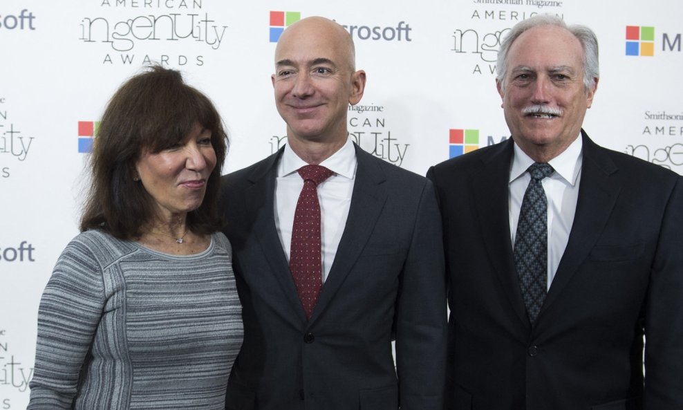 Jeff Bezos s roditeljima, Jackie i Mikeom