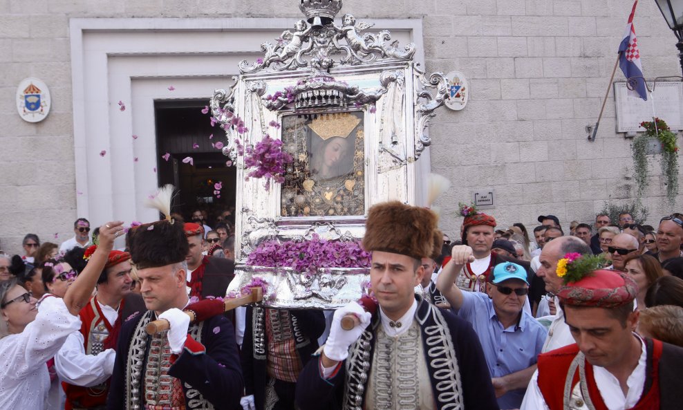 Procesija i misa u Sinju povodom blagdana Velike Gospe.