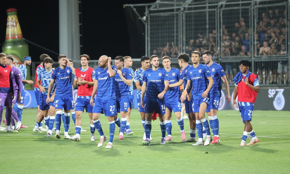 Dinamovi igrači došli su pred svoje navijače