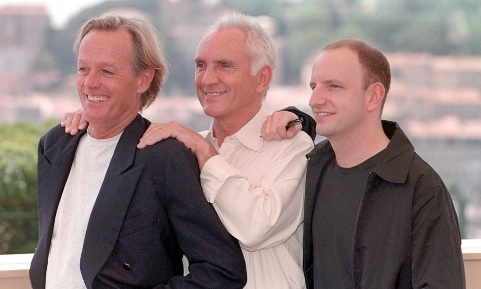 Terence Stamp (u sredini)