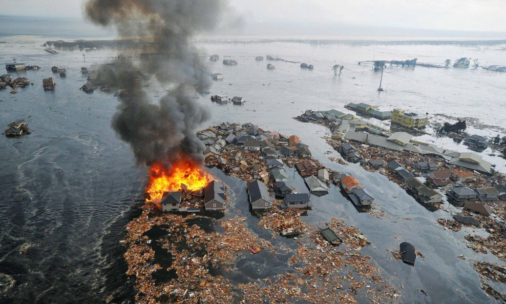 Japan tsunami požar