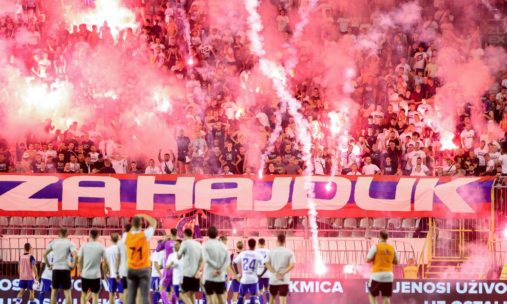 Torcida bakljada Hajduk - Slaven Belupo