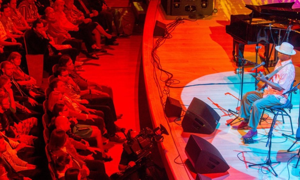 Eric Bibb