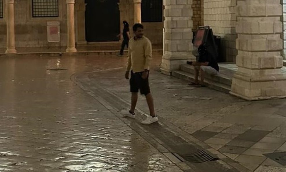 Policija u Dubrovniku traga za čovjekom s fotografije. Prepoznajete li ga?