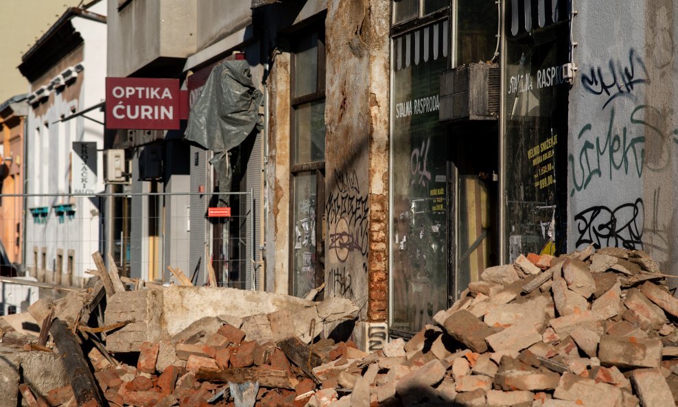 Rušenje zgrade na Maksimirskoj