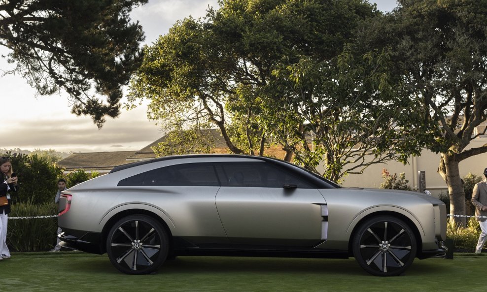Bentley javnosti na Pebble Beach Concours d’Elegance predstavio EXP 15